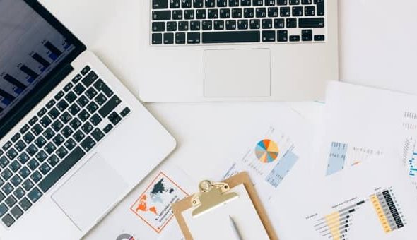 escritorio_con_portatil
