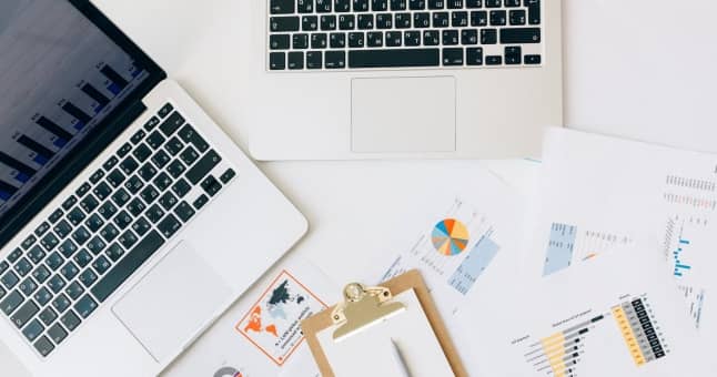 escritorio_con_portatil